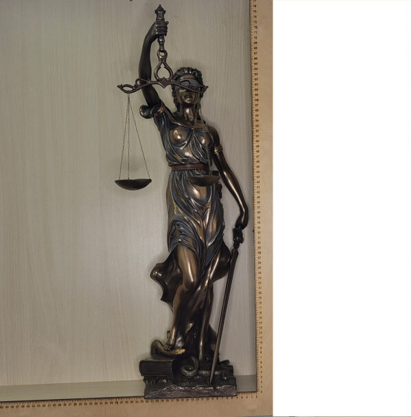Justitia szobor