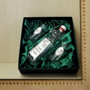 Italos, Pálinkás üveg szett fém címkével papír dobozban