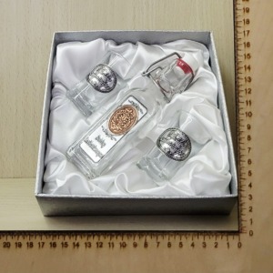 Italos, Pálinkás üveg szett fém címkével papír dobozban