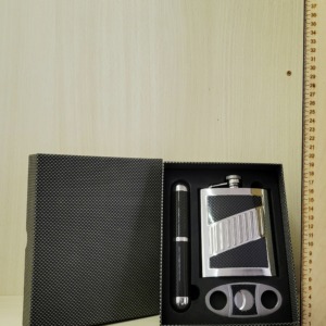 Szivartartó + flaska + szivarvágó szett