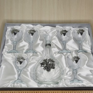 Italos, boros üveg szett öntött címkével papír dobozban